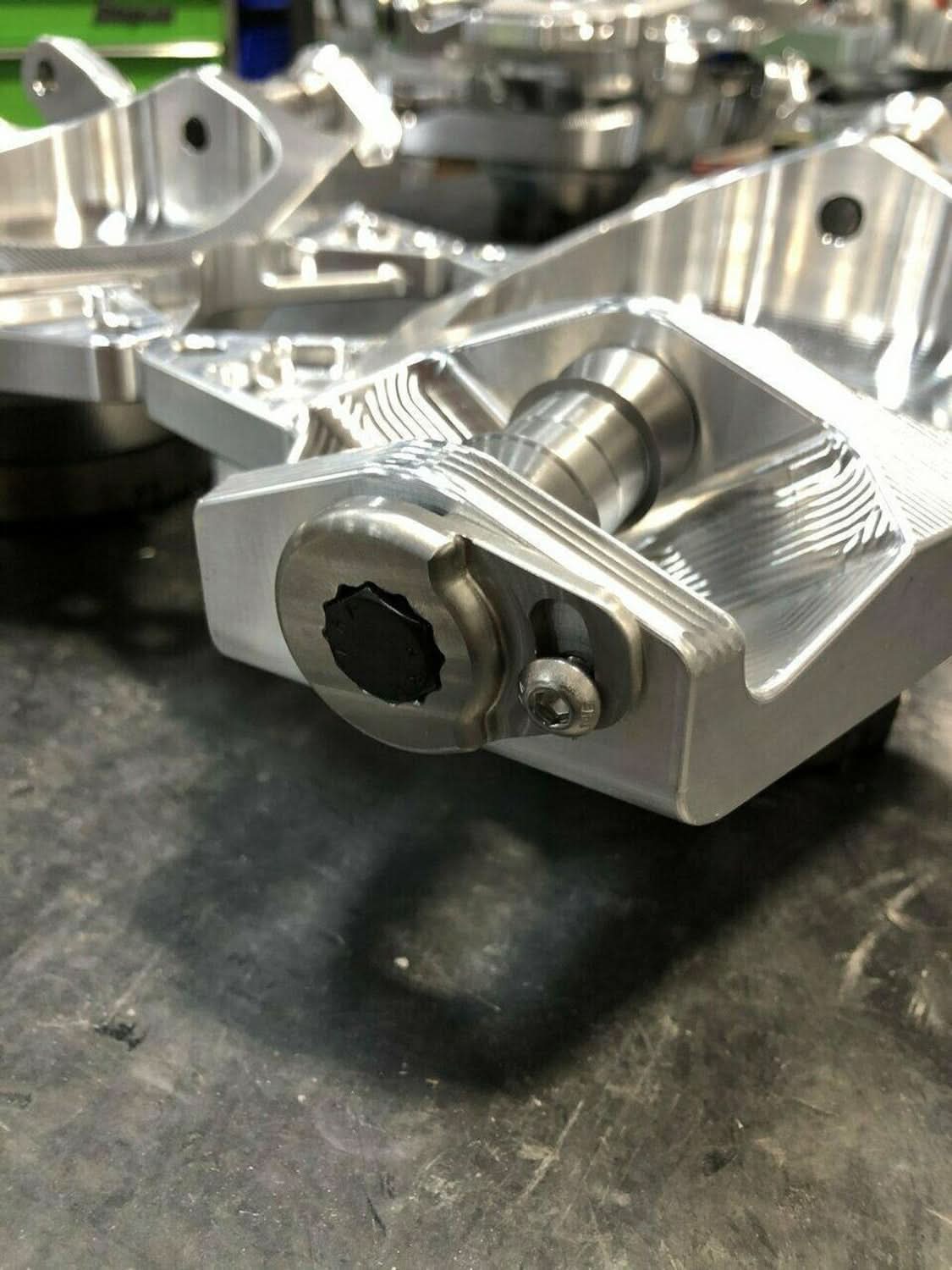 ZOLLINGER RACING PRODUCTS ZRP CAN-AM MAVERICK X3 7075 DOUBLE SHEAR KNUCKLE (FRONT) (PAIR) (CAPPED) (W/ WHEEL BEARINGS)